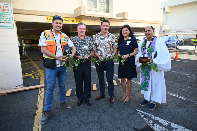 From left: Justin Fujioka, Swinerton; Art Gladstone, HPH executive vice president and chief strategy officer; Travis Clegg, Straub Medical Center chief operating officer; Dawn Dunbar, HPH senior vice president of Philanthropy; and Kahu Kordell Kekoa at the blessing to mark the beginning of construction in December 2022.